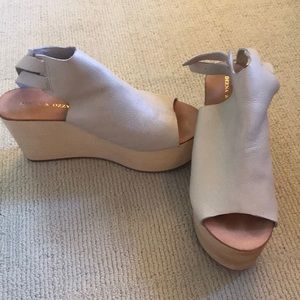 Deena & Ozzy Wooden Wedges